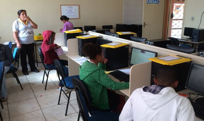 A metodologia utilizada permite o uso de outros espaços da escola, como a biblioteca e o laboratório de informática. Foto: Arquivo da Escola